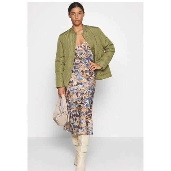 NWT  Abercrombie & Fitch V Neck Midi Dress Size Large - Picture 3 of 11